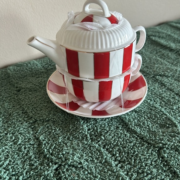 Grace Teaware Teacup & Teapot and Saucer Red & White NEW - Picture 2 of 5